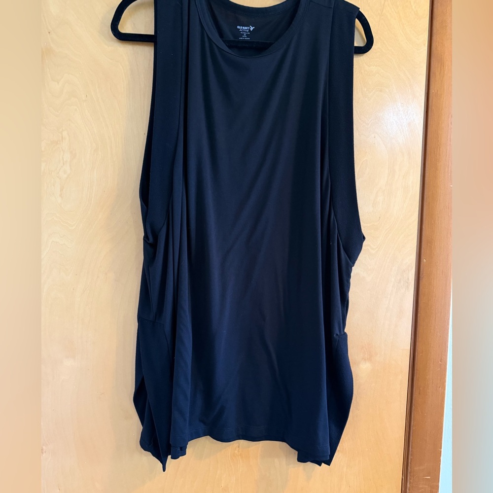 Old Navy Black Sleeveless Muscle Tank Top